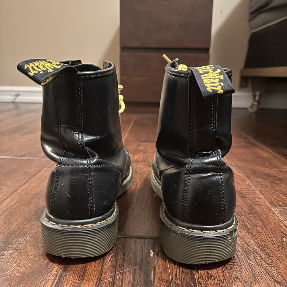 Dr. Martens Classic 1460 Black Leather Boots Yellow Laces - Picture 6 of 9